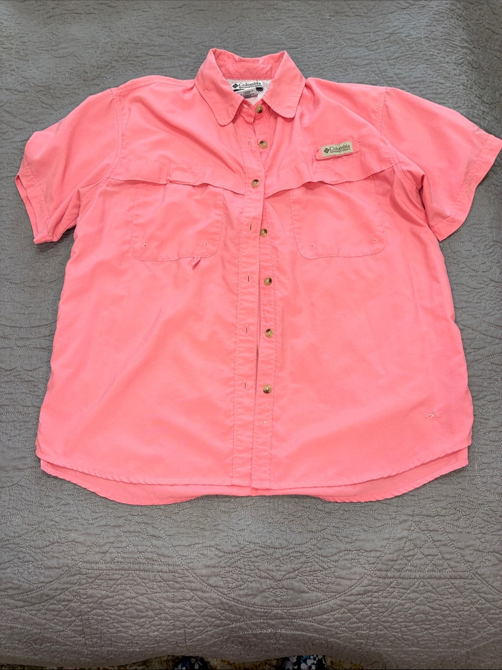 Oversized Columbia Pink Short-Sleeve Button-Front Shirt M